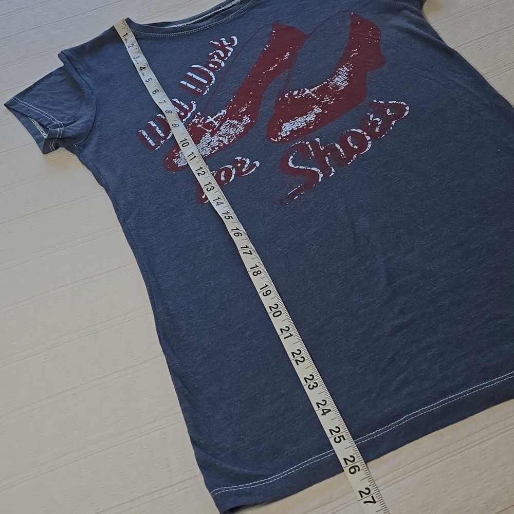 Wizard of Oz "Will Work for Shoes" Graphic Tee Women's Size Medium - Picture 7 of 8